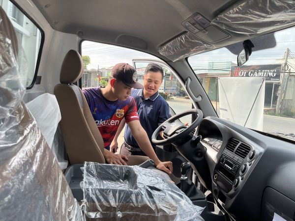 TRƯNG BÀY VÀ GIỚI THIỆU XE TẢI NHE TAI VAN 2